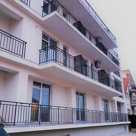 דירה Robert's Apartament *
